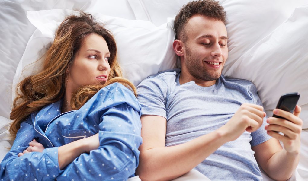 Common Myths About “Keeping” a Guy