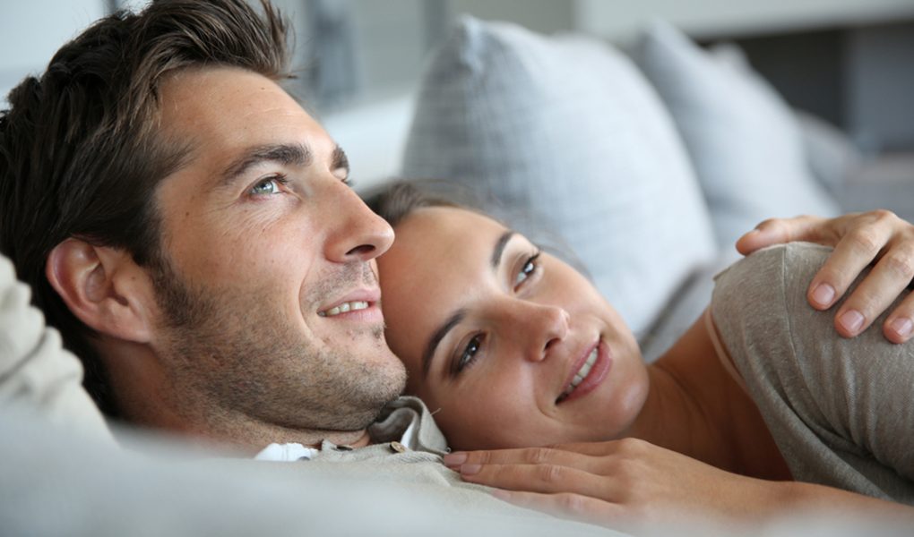 9 Ways to Tell If Someone Loves You
