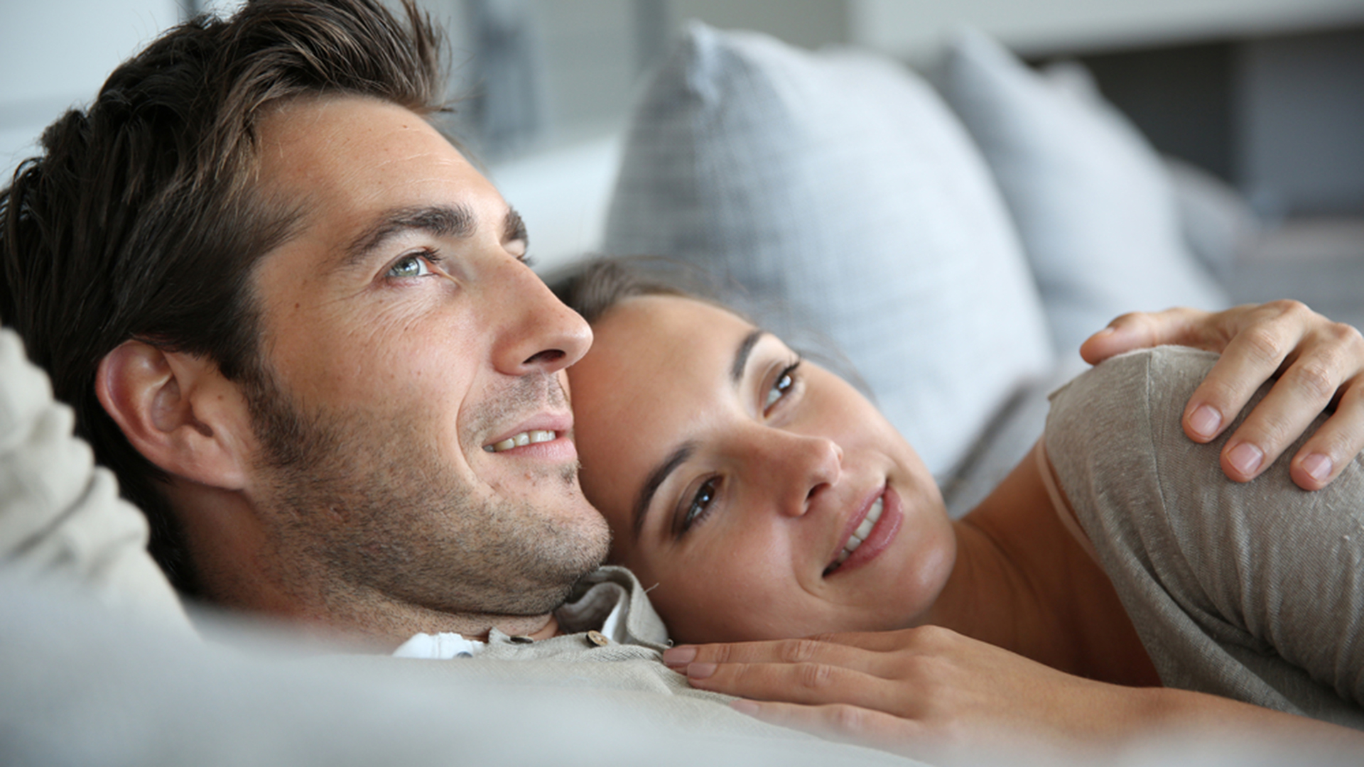 9 Ways to Tell If Someone Loves You