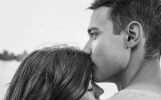 8 Behaviors People Display When They are In Love
