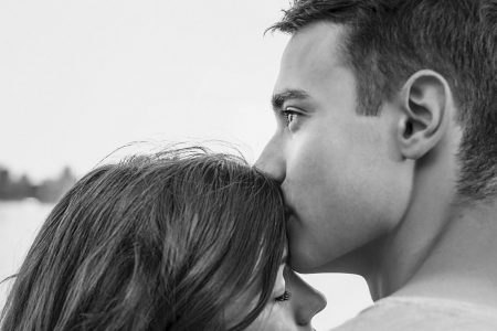 8 Behaviors People Display When They are In Love