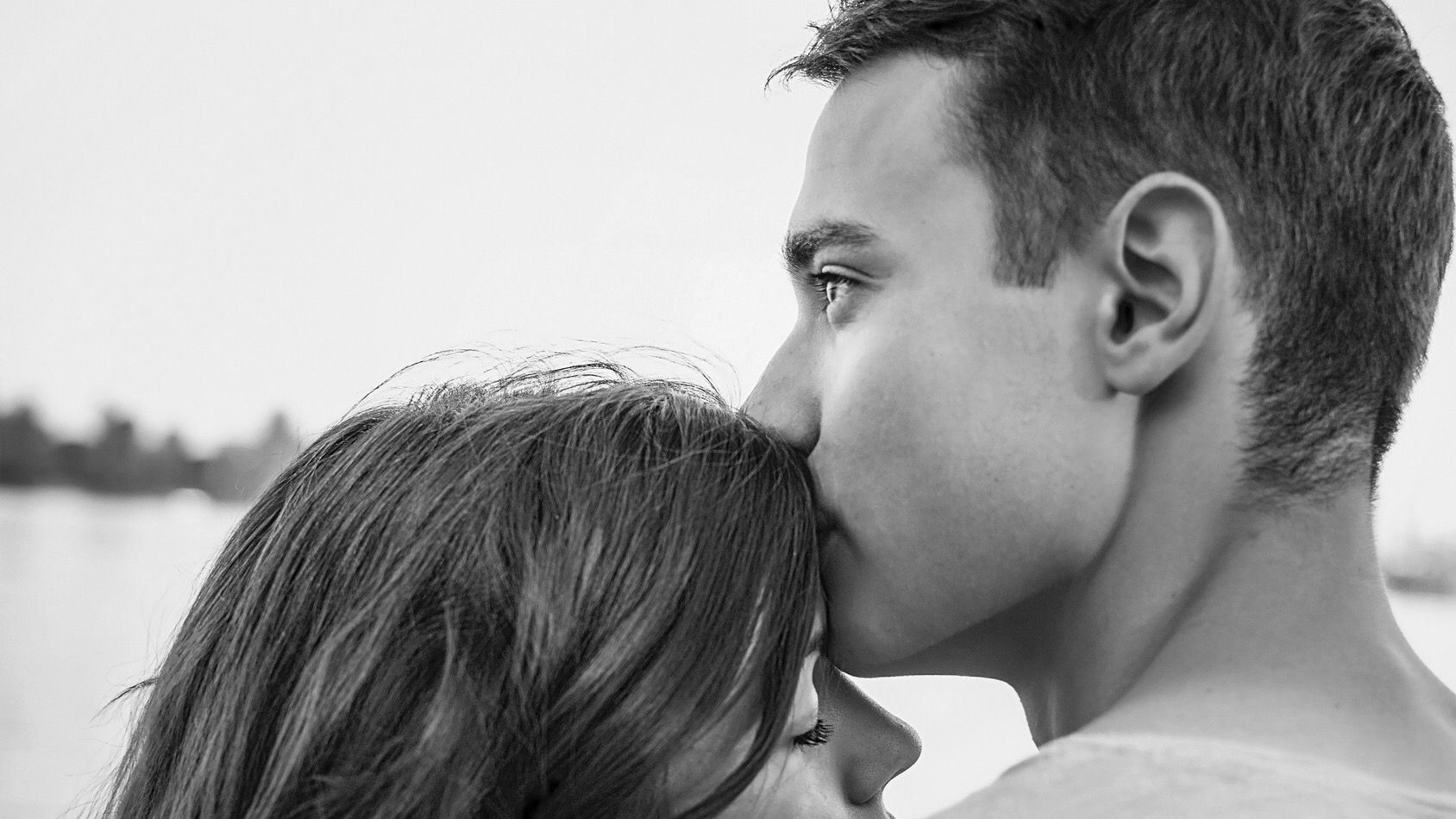 8 Behaviors People Display When They are In Love